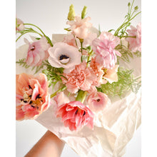 Load image into Gallery viewer, Flower bouquet/ blombukett