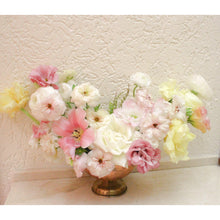 Load image into Gallery viewer, Flower delivery: Fresh premium floral arrangements