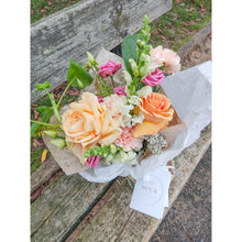 Load image into Gallery viewer, Flower bouquet / blombukett