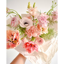 Load image into Gallery viewer, Flower bouquet/ blombukett
