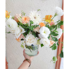 Load image into Gallery viewer, flower delivery/ leverans av blommor
