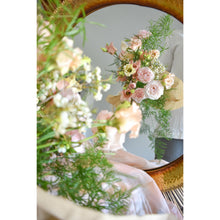 Load image into Gallery viewer, Flower bouquet/ blombukett
